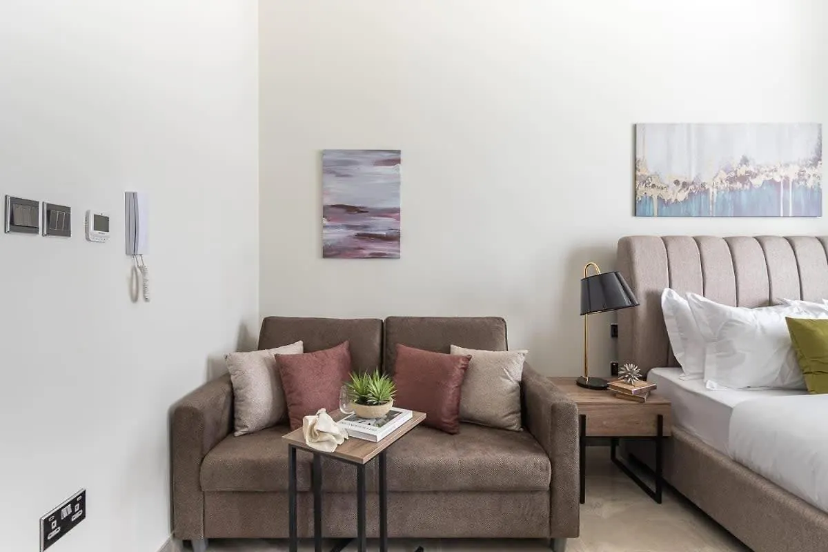 Frank Porter - Majestique Residence 2 Dubai 0*,